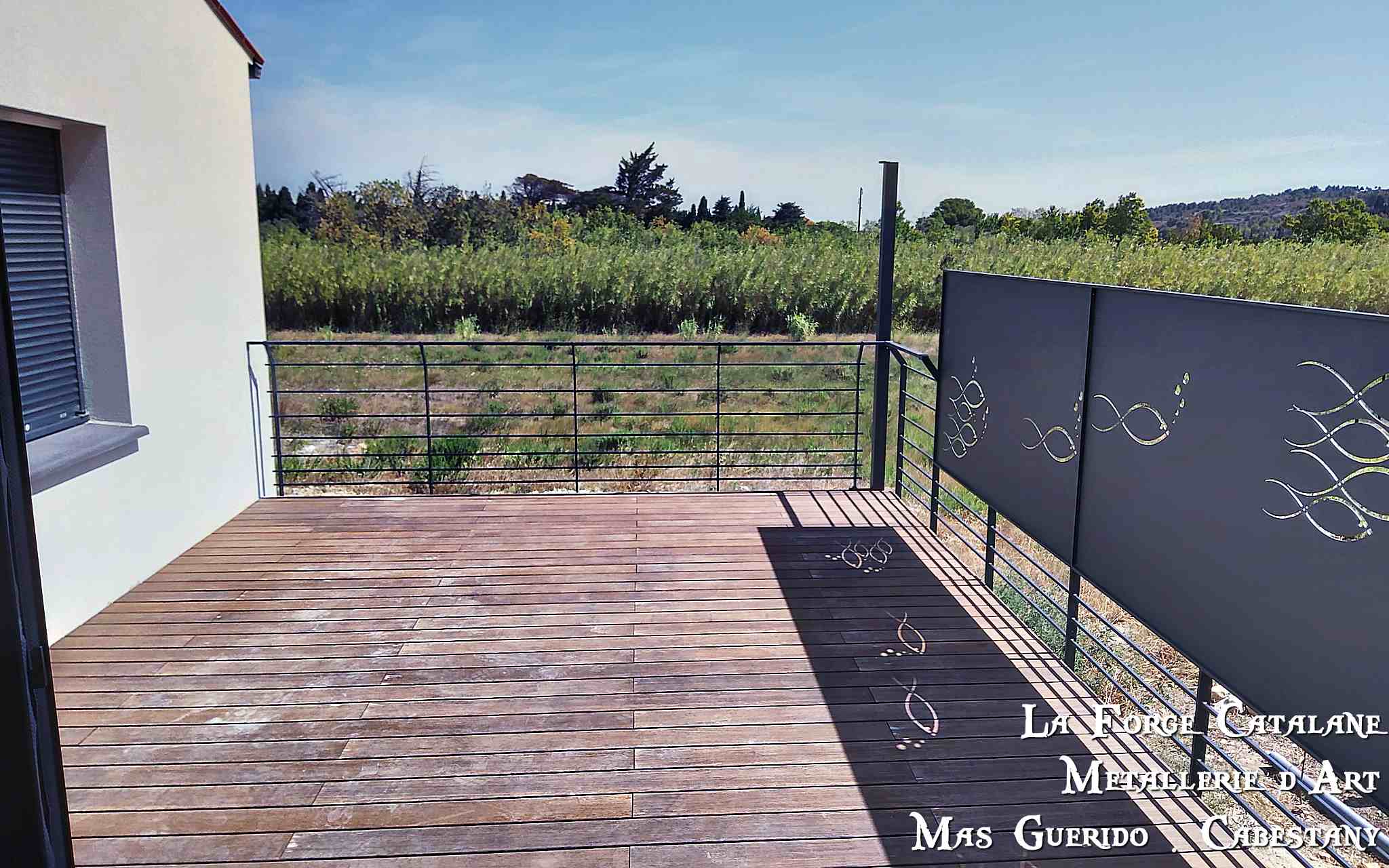 garde corps remplissage lisses horizontale avec brise vue avec decoupe laser thermolaquer forge catalane.jpg